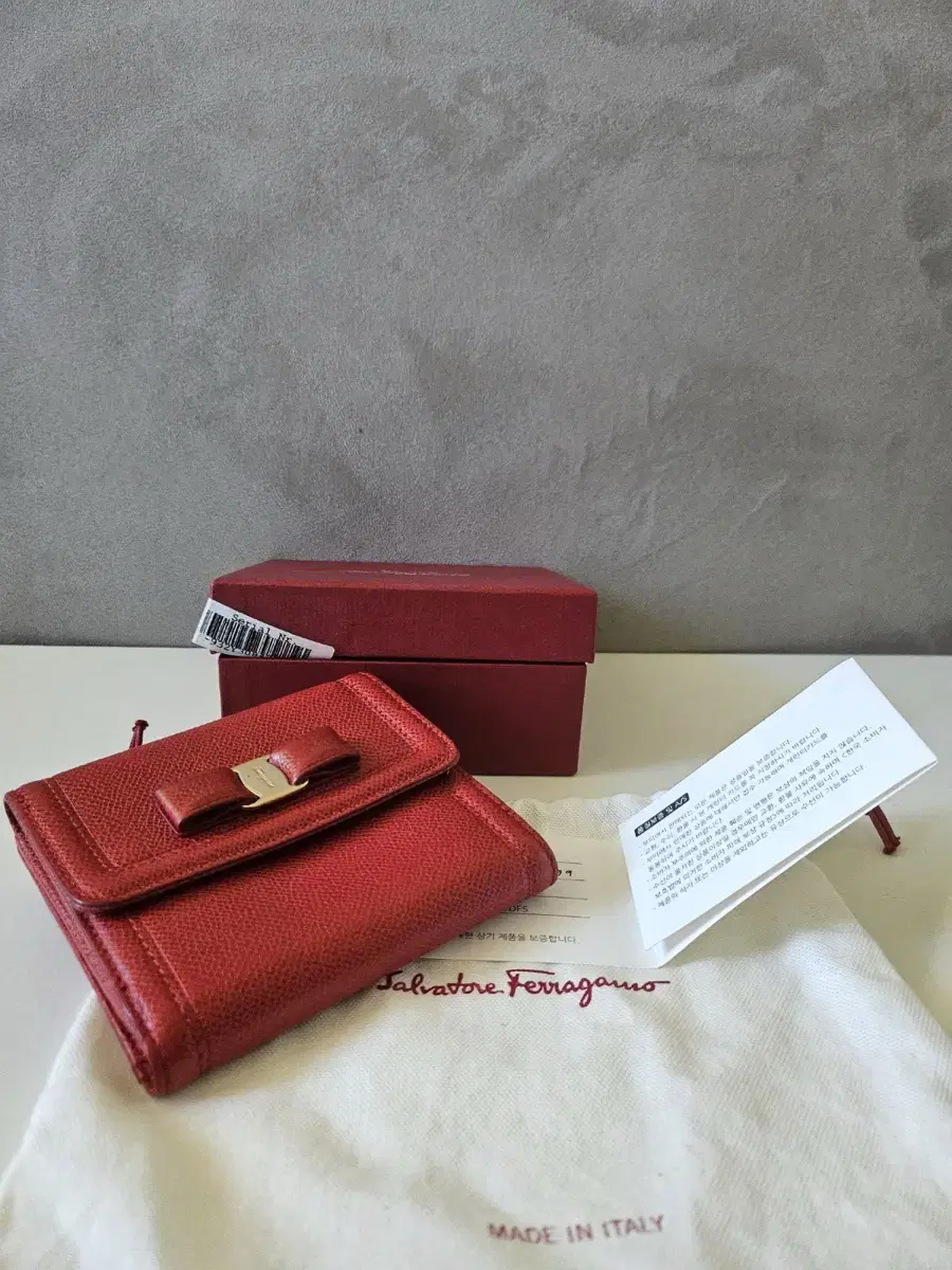 Ferragamo Vara vahn wallet
