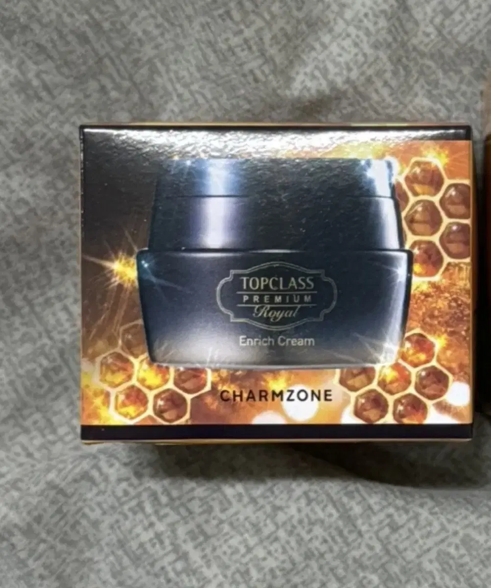 Charmzone Top Class Royal Enrich Cream 50ml, 2 items
