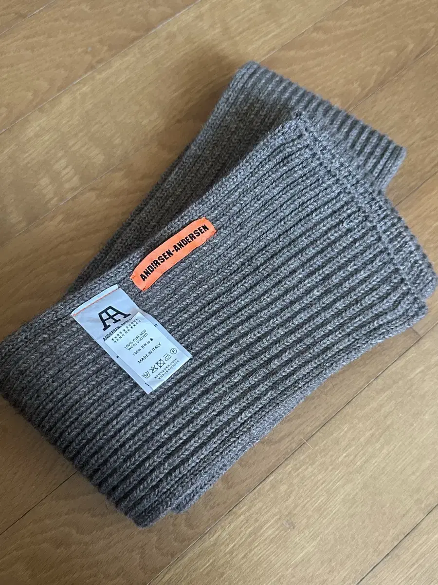 Andersen-andersen muffler scarf