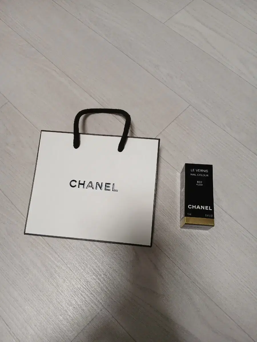 New) Chanel Le Vernis/Flesh 832