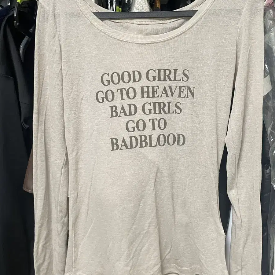【BADBLOOD】 Bad Girls Loose Fit Top - Sand BAD BLOOD Bad Girls Loose Fit Top - Sand – SeoulSeoul
