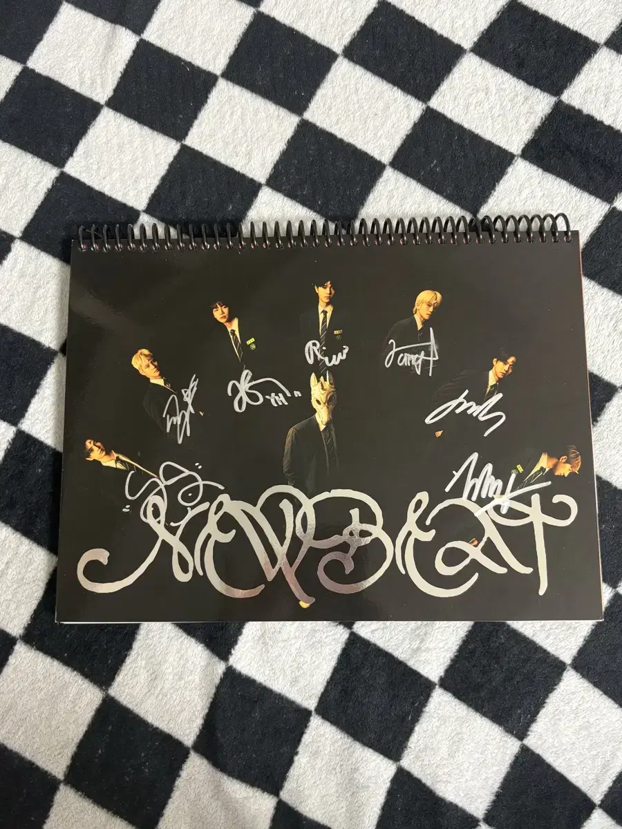 뉴비트 친필 싸인앨범 사인앨범 포카 포함 (사진 참고)