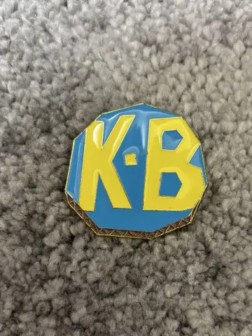 짱구는 못말려(크레용 신짱) 배지 핀 배지 카스카베 방위대 K.B