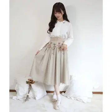 an another angelus 앤티크 로즈 자수 샤샤 스커트