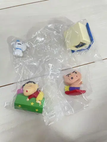 짱구는 못말려(크레용 신짱) 데스크에서 도와주세요 컬렉션 3개 세트 가챠