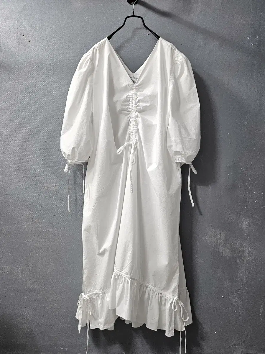 Stylenanda V-neck Shirring Onepiece