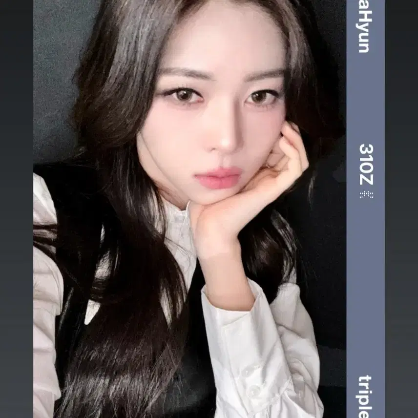 TRIPLES | 트리플에스 triples dahyun seo dahyun sign polaroid