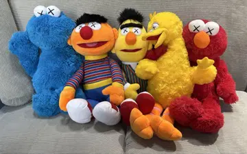 택 포함 유니클로 카우스 세서미 스트릿 컴플리트 5개 Kaws