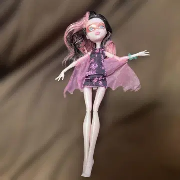 가격 인하 몬스터 하이 드라큘라라 인형 ~ 호운티드 '고스트리