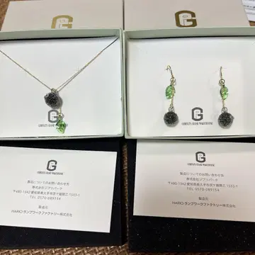 지브리 파크 하리오 크로스케 마쿠로쿠로스케 목걸이와 피아노
