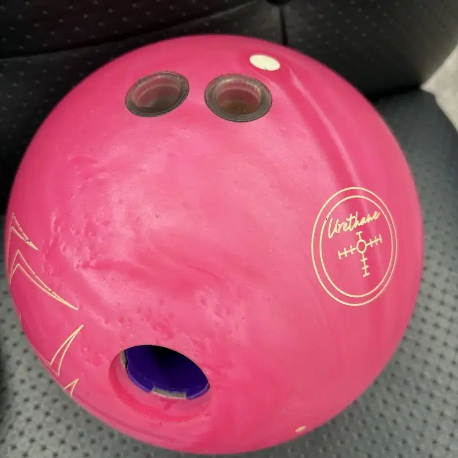 Hammer Black Widow Urethane 15-pound used bowling ball on
