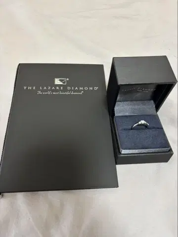 Lazare Diamond 화이트 골드 반지