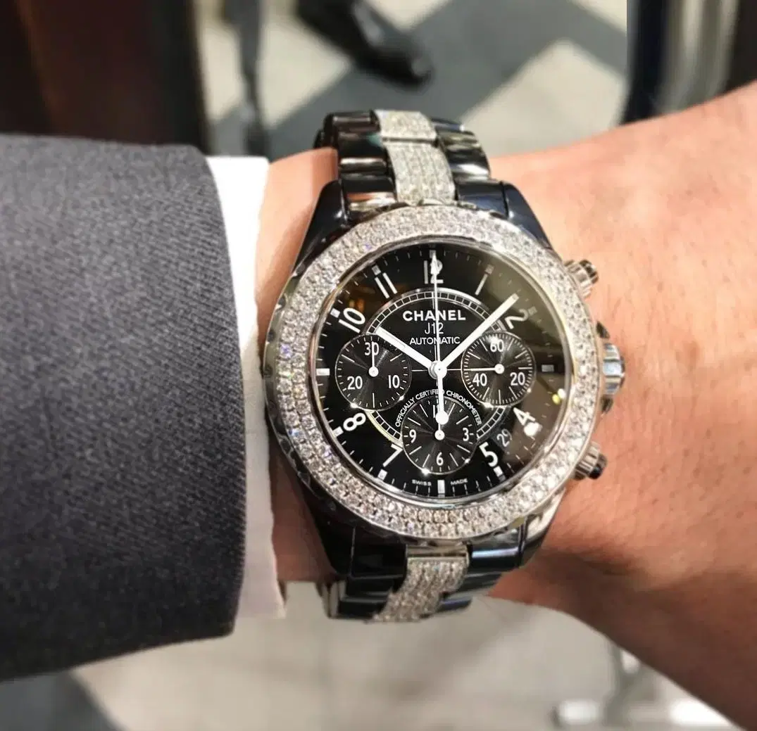 샤넬 J12 크로노그래프 41mm 세라믹 파베 다이아몬드
