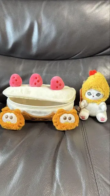 케이크 모양의 파우치와 모푸산 봉제 인형 세트 필통