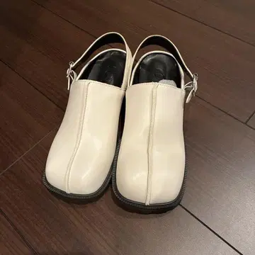 '새상품' 화이트 슬링백 클로그 샌들