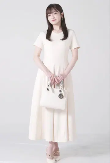 새상품 시로노사쿠라 사쿠라구사 원피스 아이보리 프리 사이즈