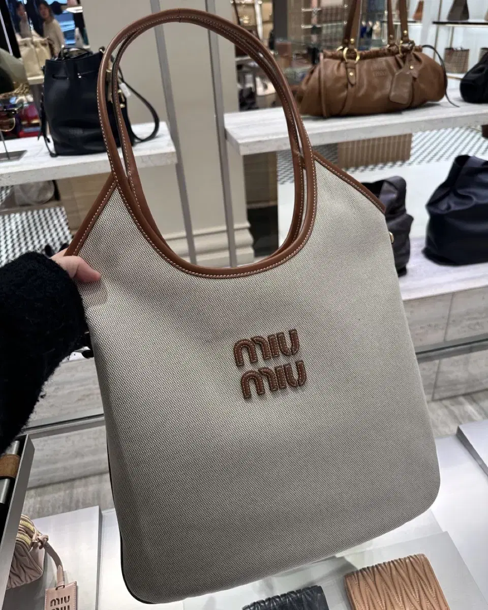 미우미우 캔버스 레더 아이비백