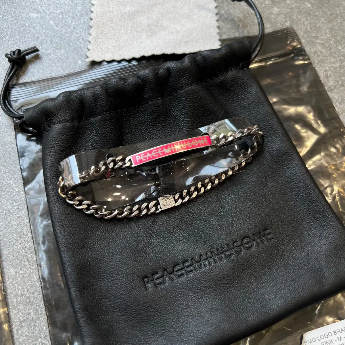 M] Peaceminusone Logo Bracelet #1 Pink | Bunjang Global
