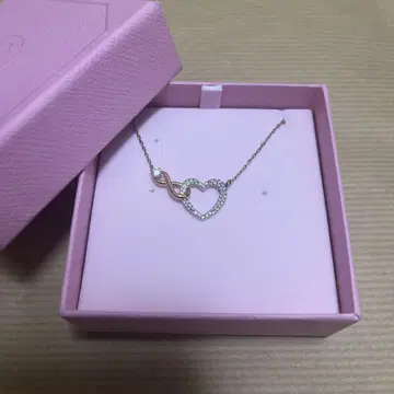 SWAROVSKI 하트 모양 목걸이 쇼핑백 및 크로스 포함
