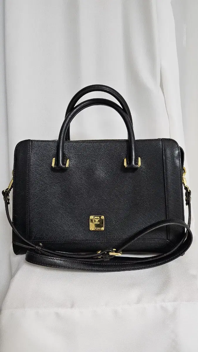 정품))) MCM 블랙 도트백