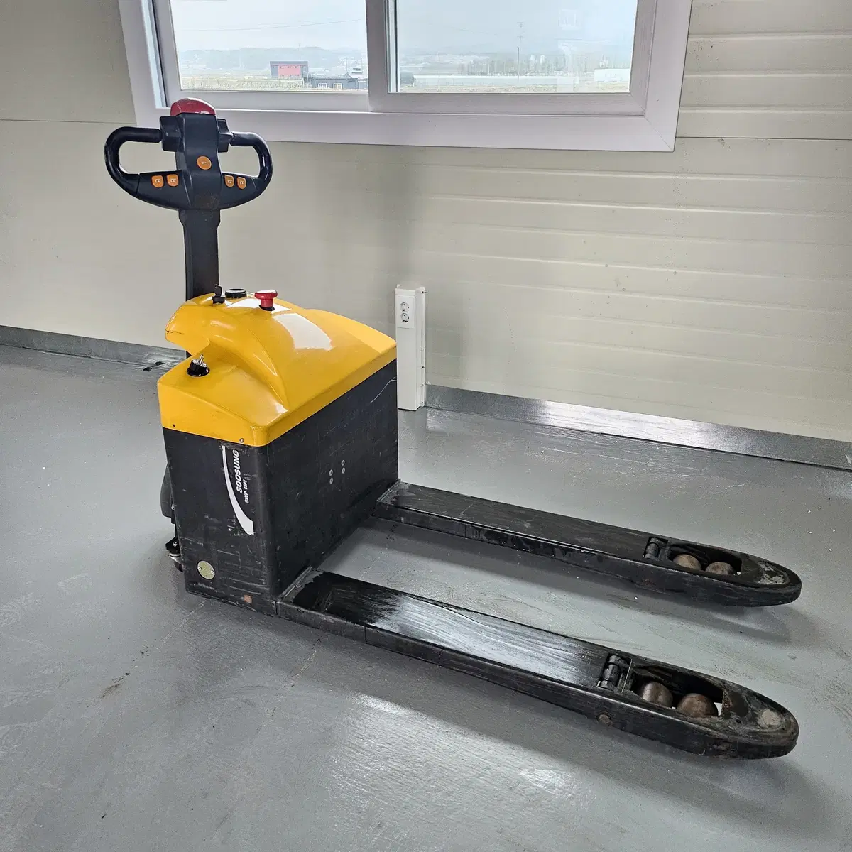 1.5 Ton Electric Pallet Truck Small Forklift Transportation Machine