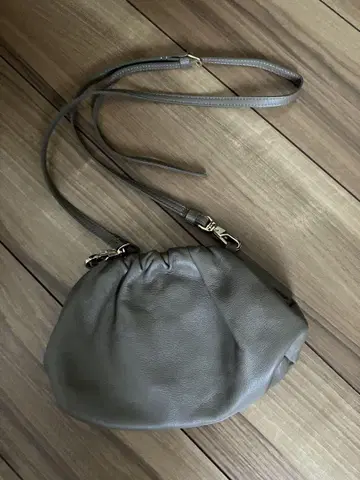 새상품급 비올라 돌로 크로와상 가죽 백 그레이지