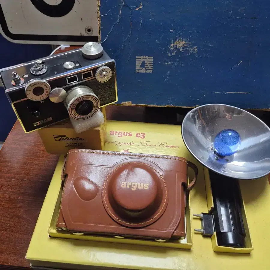 미국 Argus C3 35mm 브릭카메라와 가죽케이스, 패키지 풀박스