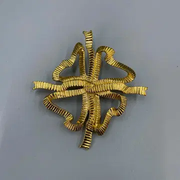 050 모네 골드 리본 모티브 브로치