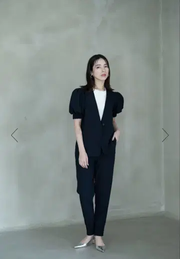 카리 헴이 킥오프를 준비합니다.