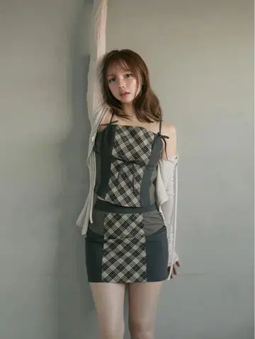 안드메리 모니카, 설정 확인