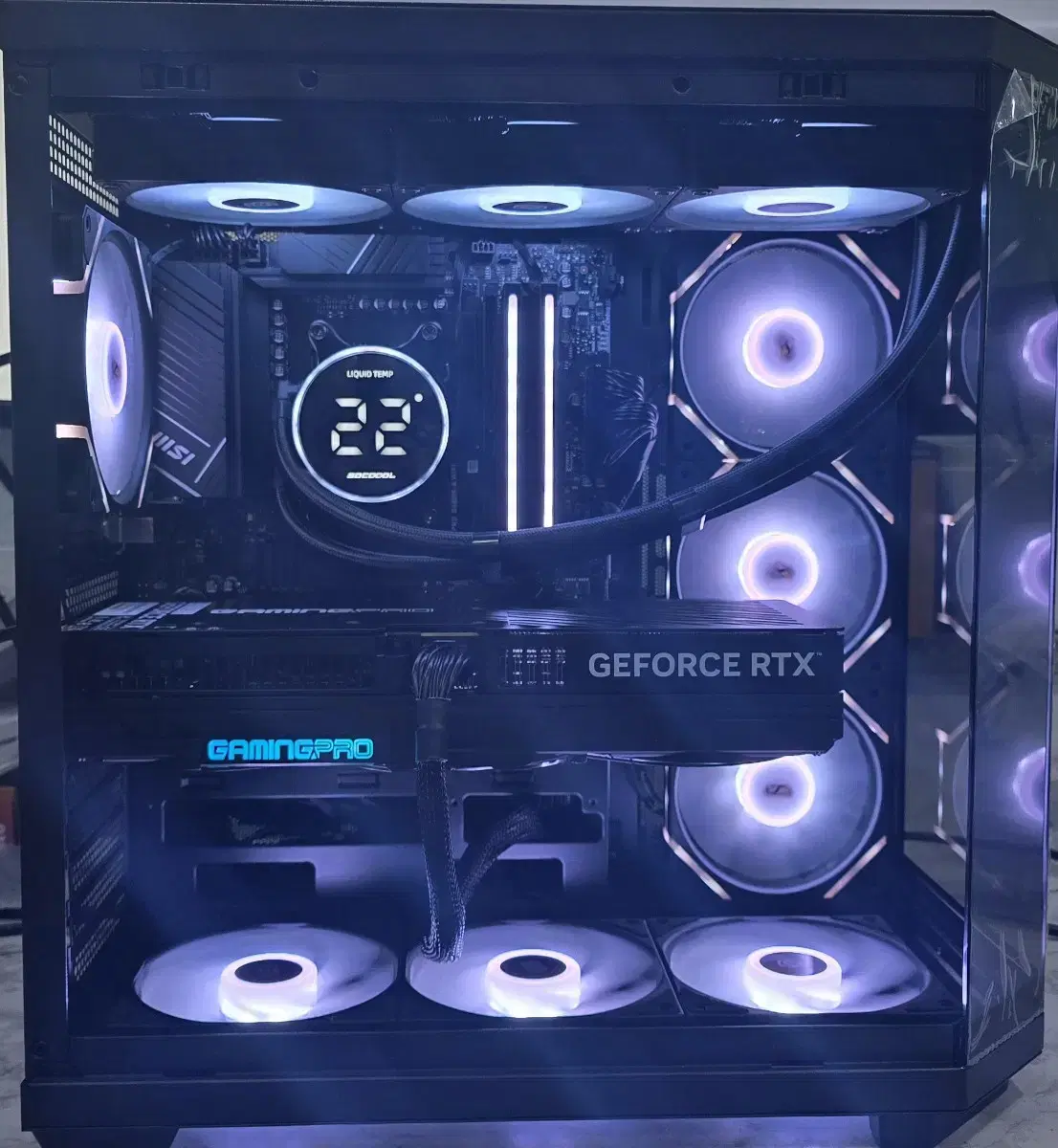 Selling 9800x3d, Msi Supreme 5090 All Black PC