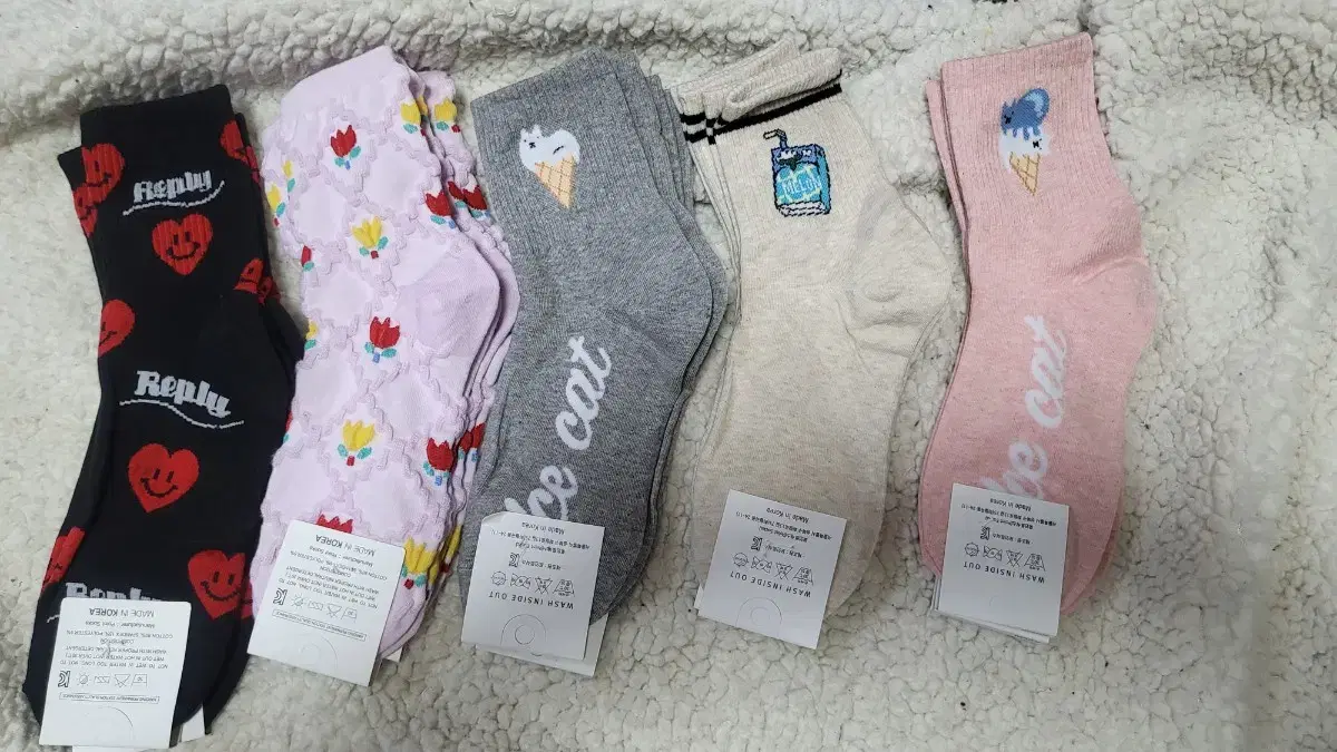 18 pairs of Korean women's socks