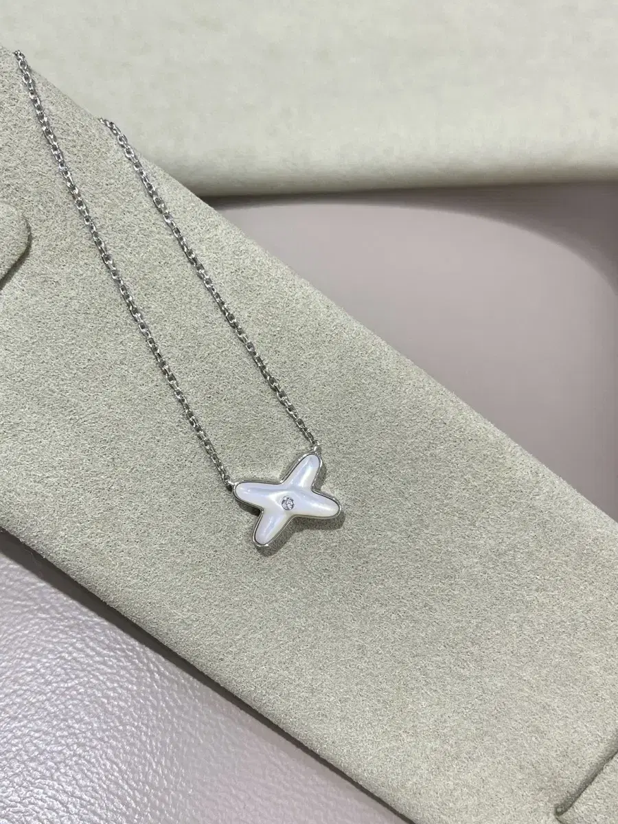 Chaumet Zuu d'Orient Necklace White Gold