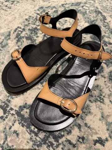 ZARA 자라 베이지 벨트 플랫 샌들