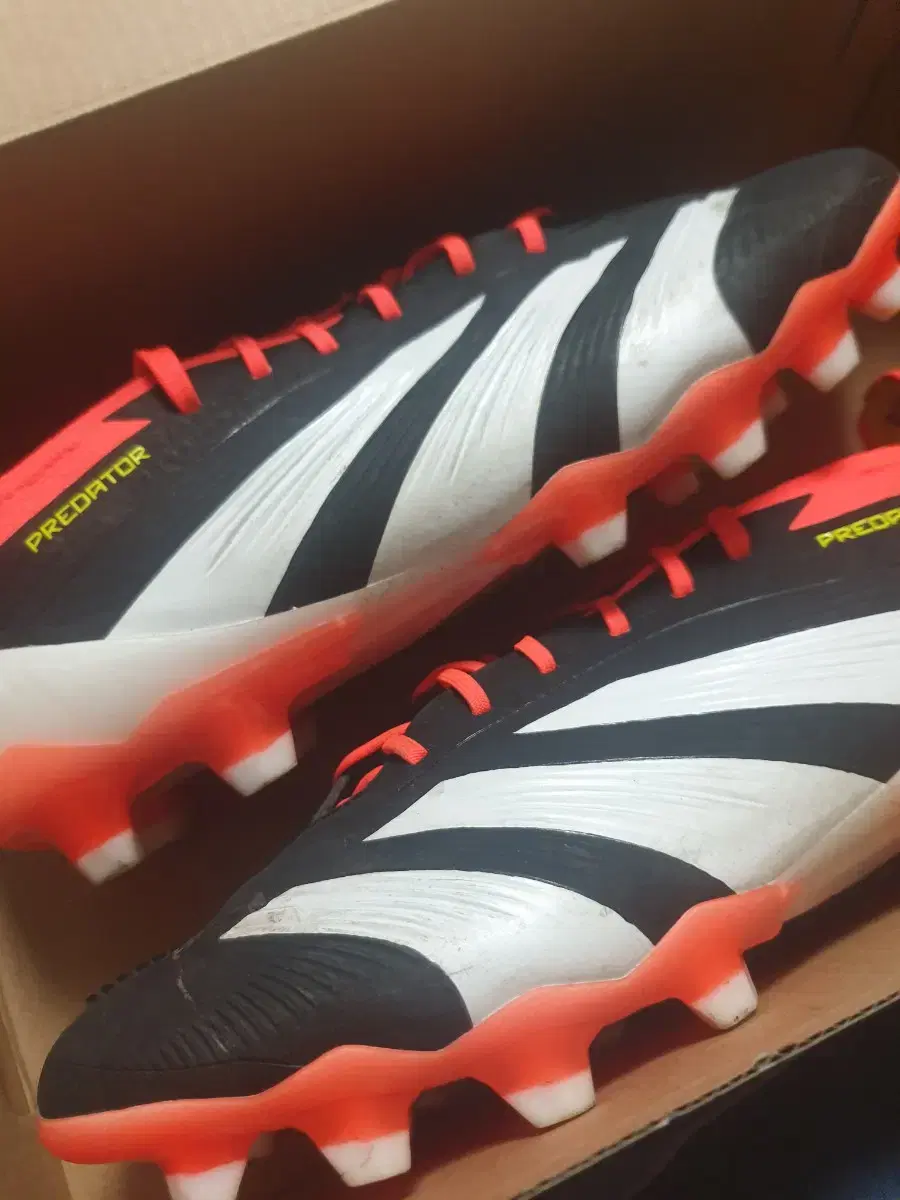 250 Adidas Predator Elite AG Top Soccer Shoes