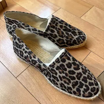 LA MAISON DE L'ESPADRILLE 메종 드 에스파드리유