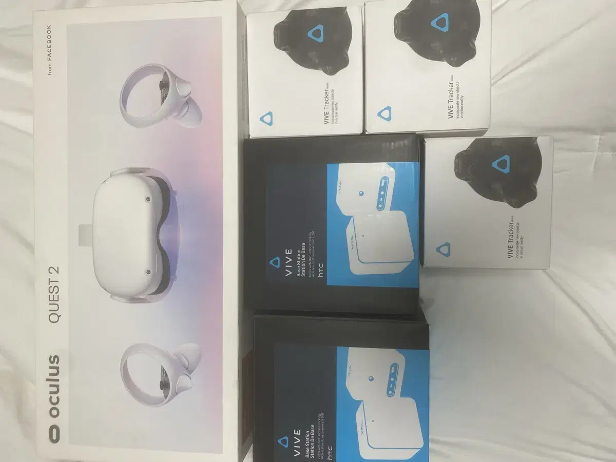 Oculus Quest 2, Vive Base Station 1.0, Vive Tracker 2.0