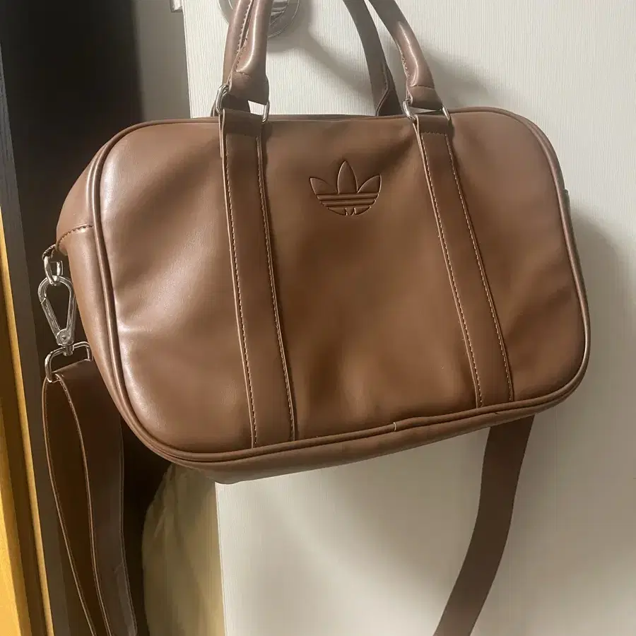 ADIDAS | 아디다스 Adidas Airliner Brown Tote Bag on Bunjang ADIDAS | 아디다스 Adidas Airliner Brown Tote Bag on Bunjang