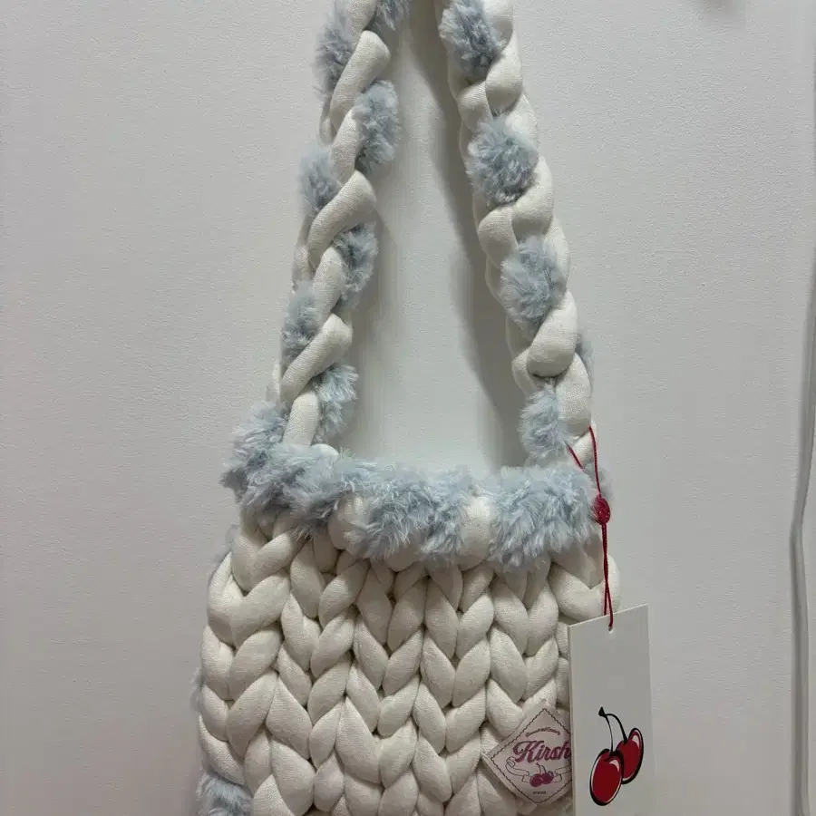 ポーチ KIRSH Cherry handmade knit bag ivory KKQWBBG502M KIRSH | 키르시 Kirsh Cherry Handmade Knit Bag Ivory #키르시
