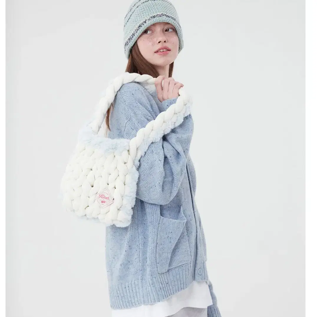 ポーチ KIRSH Cherry handmade knit bag ivory KKQWBBG502M KIRSH | 키르시 Kirsh Cherry Handmade Knit Bag Ivory #키르시