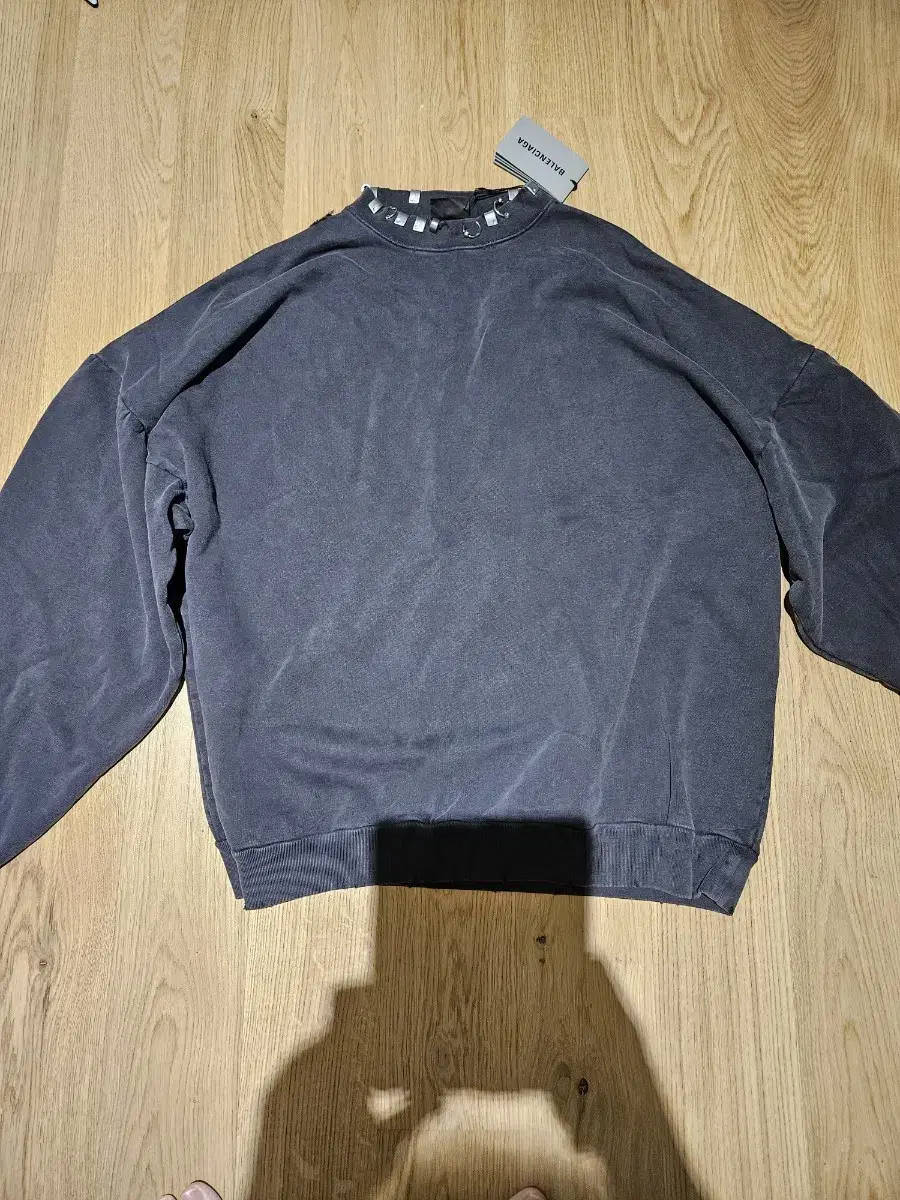 (3)balenciaga 발렌시아가 피어싱 맨투맨 piercing