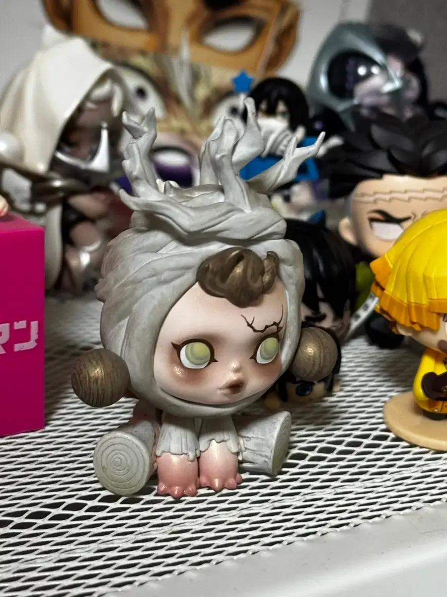 Selling a Skullpanda that looks like Groot.