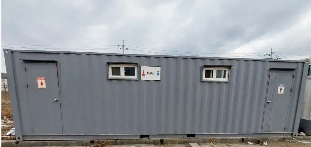 Container toilet 3Mx9M Men's and women's restroom urgent sale!