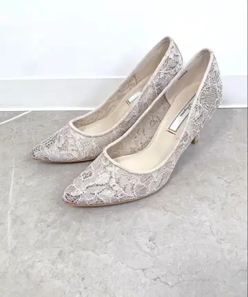 [중고] Dhyana 디아나 도트 7.5cm 힐 레이스 펌프스