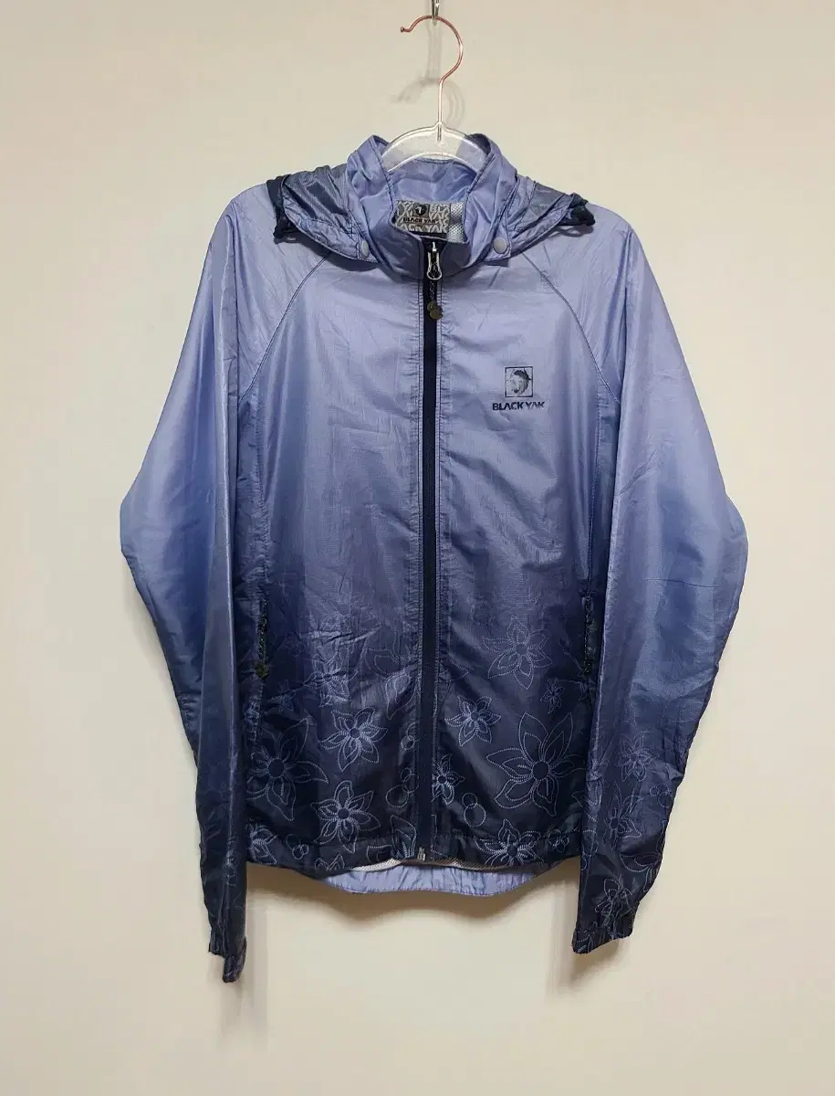 Blackyak Lightweight Windbreaker 90