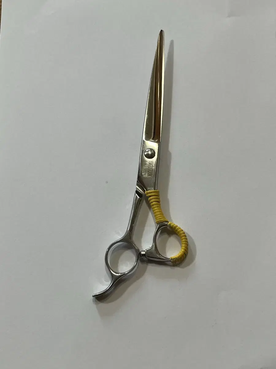 Selling Blunt beauty scissors