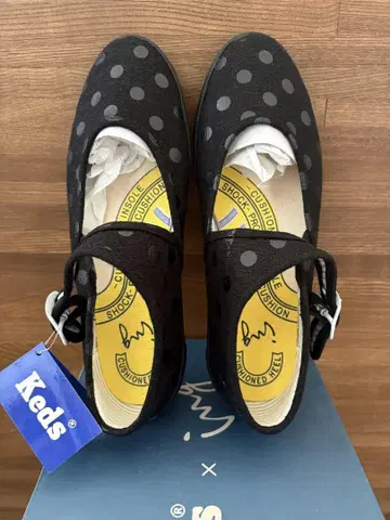 kedsxing 콜라보 스트랩 도트 신발 블랙 미사용 새상품