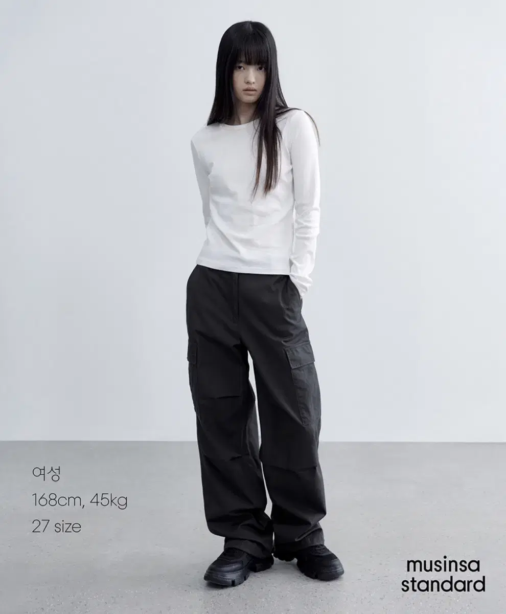 무신사 스탠다드 우먼즈 와이드 카고 팬츠 다크 그레이