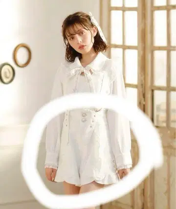 LIZLISA 서스펜더가 달린 레이스 프릴 숏 팬츠