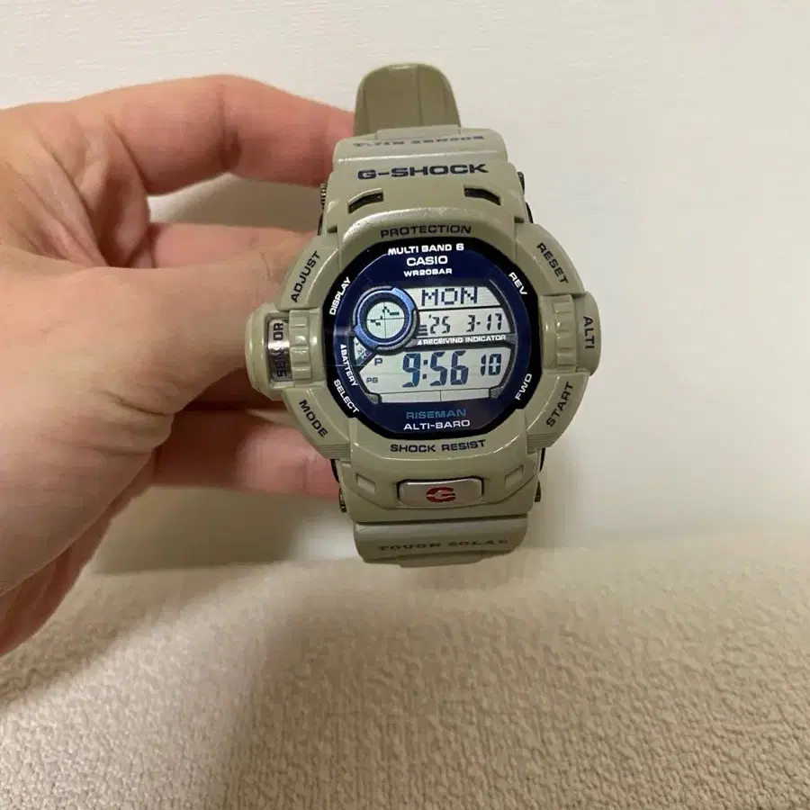 美品 G-SHOCK RISEMAN GW-9200BWJ マンチバンド6 美品 G-SHOCK RISEMAN GW-9200BWJ マンチバンド6 - メルカリ